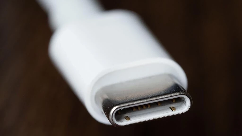 Europe’s New Phone Charger Policy Forces Apple to Adapt
