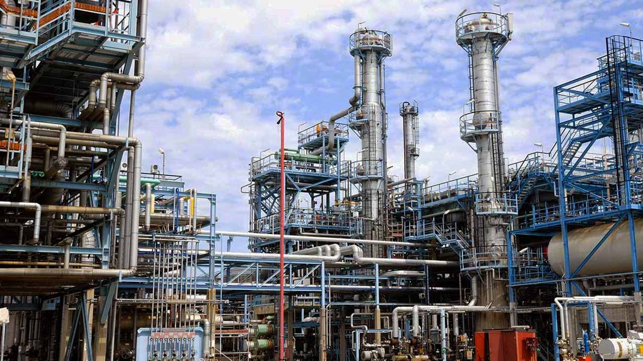 Uganda negotiates $4bn oil refinery with prospective partners