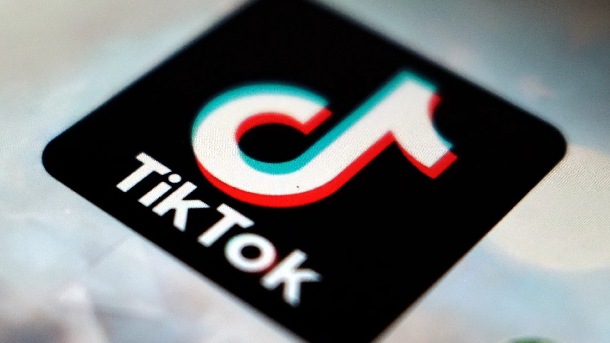 Top Businessmen scramble to buy TikTok