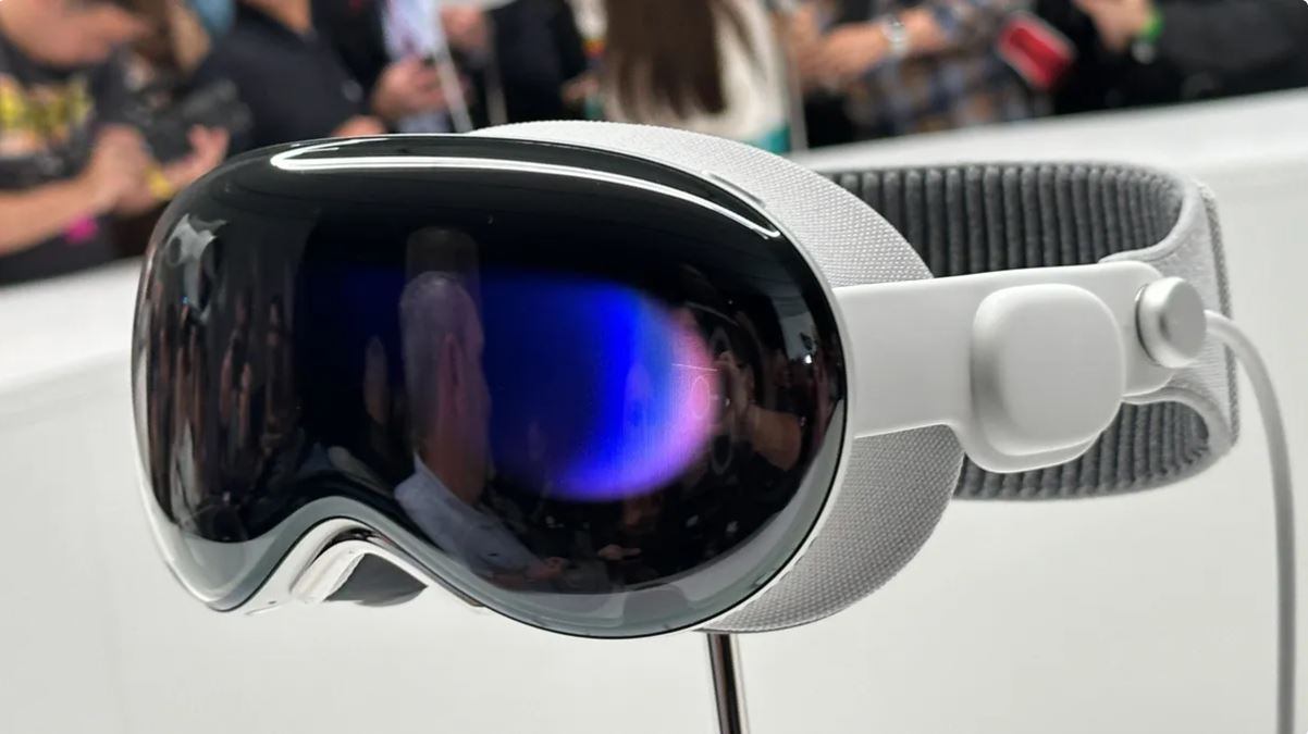 Apple's mixed reality leap, VisionOS