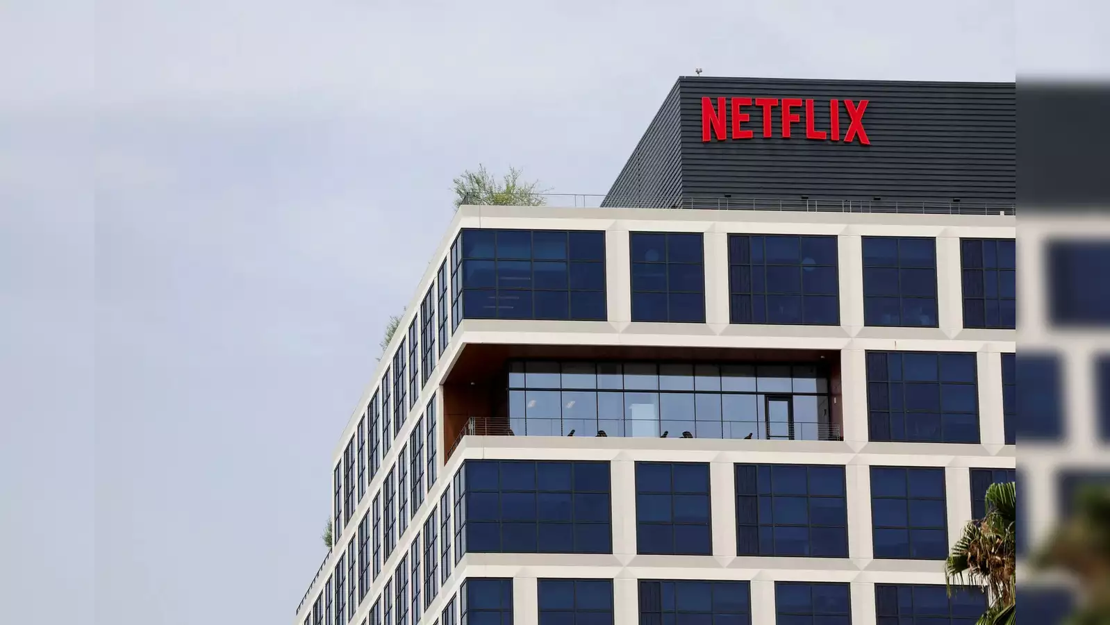 Netflix adds 8 million new paid subscribers and $9.5 billion in revenue