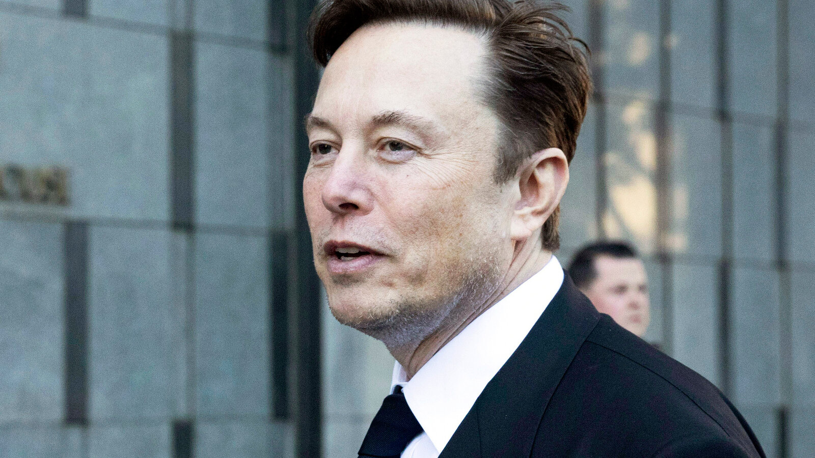 Elon Musk warns of AI’s potential to outsmart humans, calls for global regulation