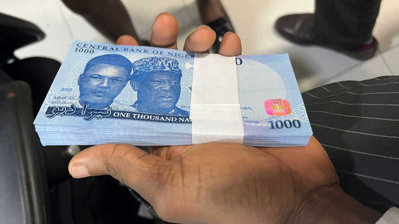 CBN to fine banks N150 million for selling mint naira notes to currency hawkers